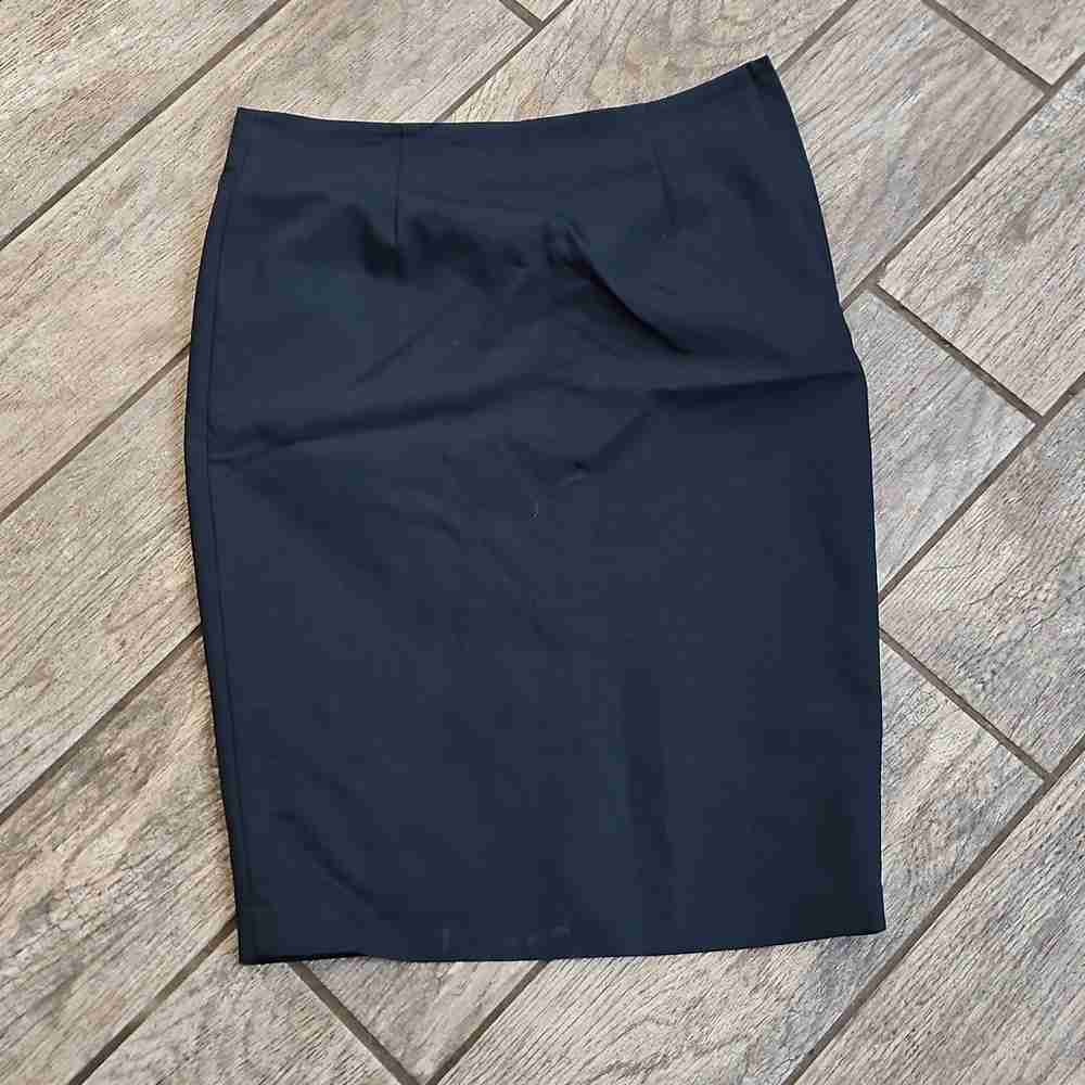Elegant Black Pencil Skirt